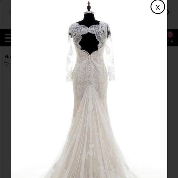 Long sleeve lace wedding dress w/ detachable train - Picture 3 of 8